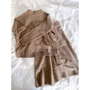 UNIQLO｜NWOT Souffle Yarn Mock Neck Long Sleeve Sweater and Flare Long Skirt Set